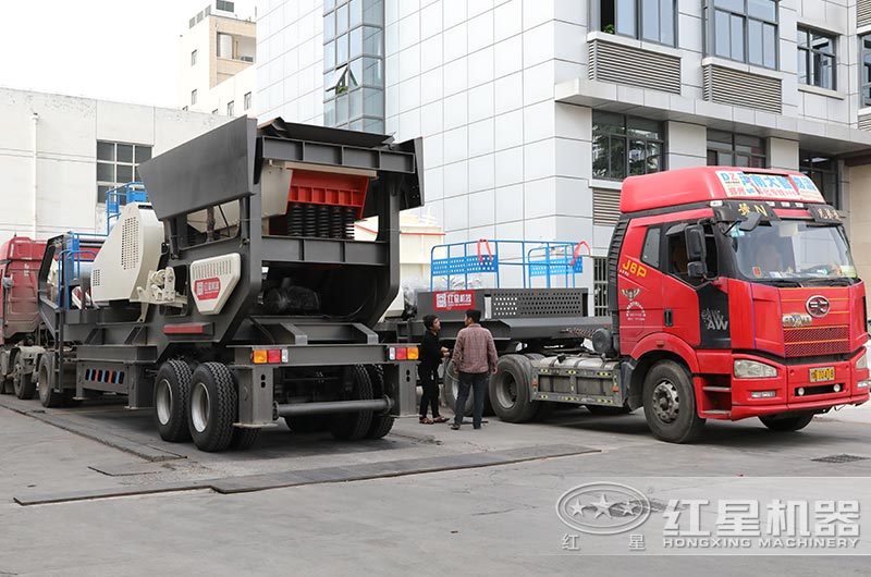 2台可移动式建筑垃圾破碎机发货中